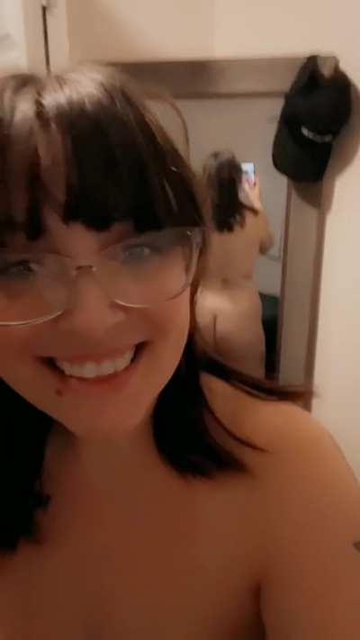 Solo bedroom twerk session 