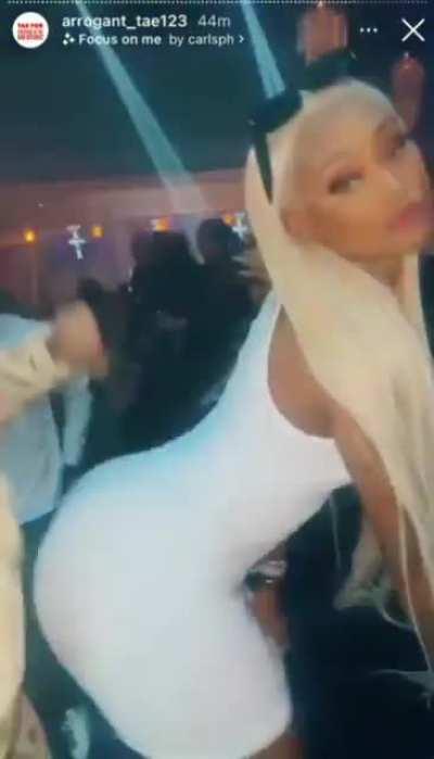 Let me take bro place 🥵😳