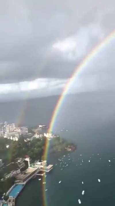🔥 A full 360° rainbow