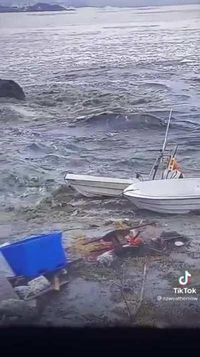 Surge/tsunami in Greenland takes fishermen off guard