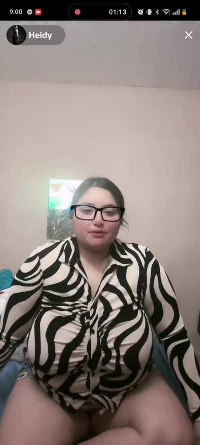 Alguien tiene algo de ella vende su pack en tiktok