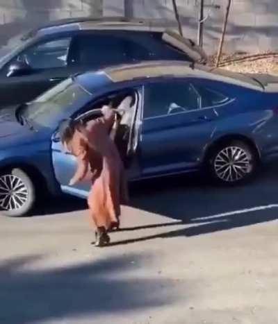 What a kind woman! 😂😂