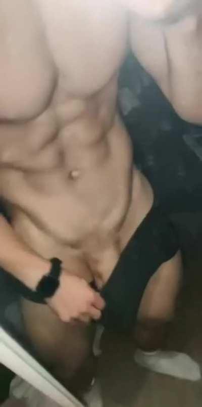 22[m] Any fit ladies need a gym partner?