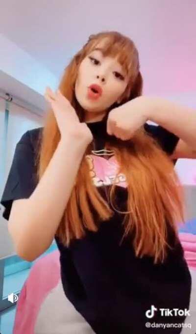 Uffff Danyan que tetotas 🍈🍈🤤🔥