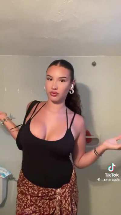 Τα πετάξε έξω 🍒💦 η καυλιάρα 