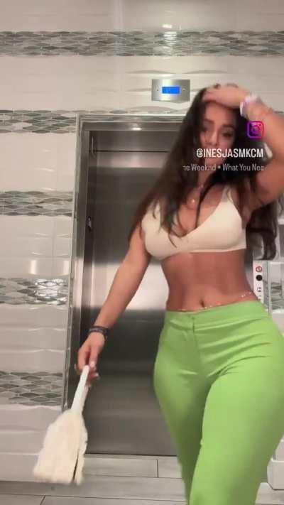 Need guys to fuck to her 