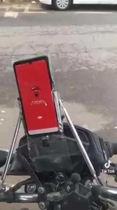 O motoboy e o app de delivery