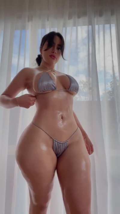 Guys can we stop posting her OF content in this reddit or I'm going to remove them