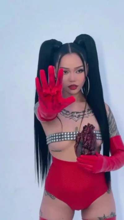 Belt bra (Photoshoot BTS)