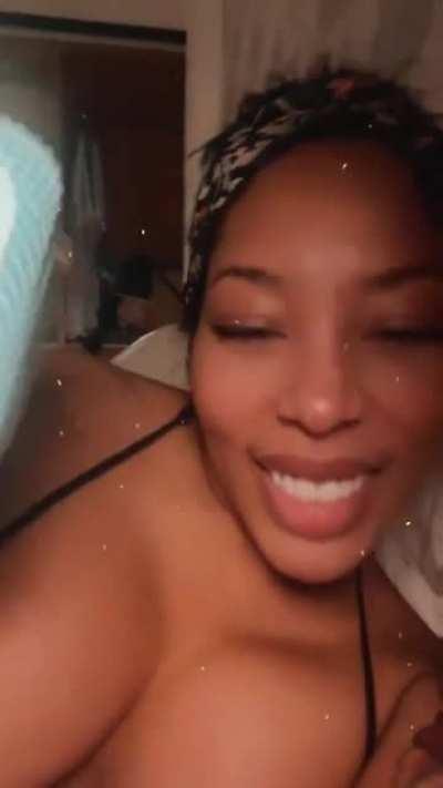 K M!chelle flashes that fat juicy 🐱😫😍