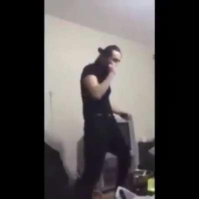 Camide Dans Edince Olur Gibi :