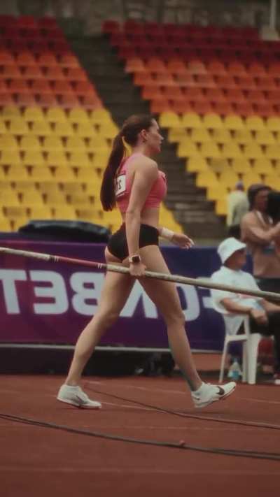 Polina Knoroz – Pole Vaulter