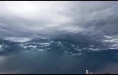 The very rare Asperitas Clouds look like ocean waves in the sky