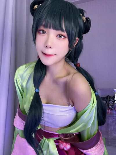 a small asian doll is here 🌸