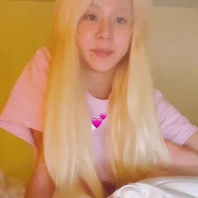 221117 Chaeyoung Instagram Update - “📖✏️🎁🧸”