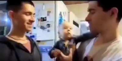 How this baby reacts to his fathers twin