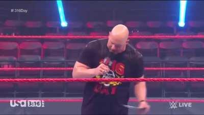 Stone Cold Steve Austin gets a an interesting reaction from the crowd