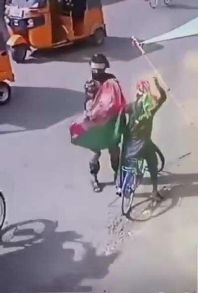 Taliban jumped out of a truck and slapped an Afghan wearing a former Afghanistan flag that has now been replaced by Taliban flag.