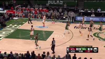 [Highlight] Giannis erases the shot of the glass