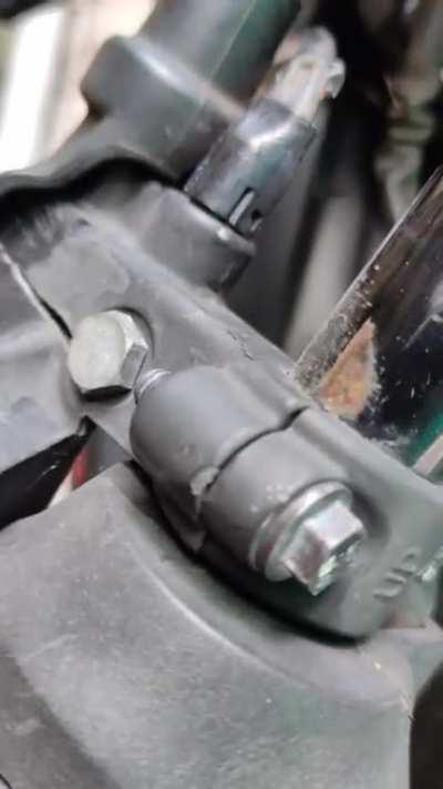 just a little wiggle to see where the crack is and it's snap, now I have to find a replacement parts.