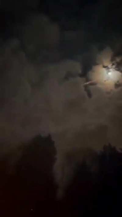 Космический мусор сгорает в атмосфере. Где то слышал, что иногда, такие вот 