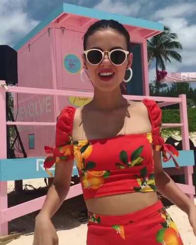 Victoria Justice must be so good with her cheeks on bed.