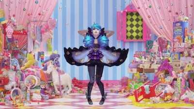 I thought I recognized Gwen’s dance from somewhere...