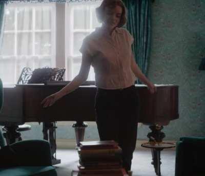 Anya Taylor Joy's seductive dance