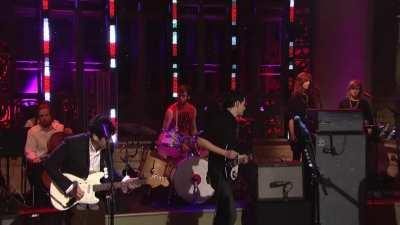 Vampire Weekend - Giving Up the Gun (SNL, 2010) HD