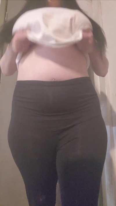 A nice fit mommy body with big boobs