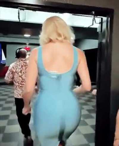 Hannah Waddingham Walking Her Wagon (Candid Appearance 2022)