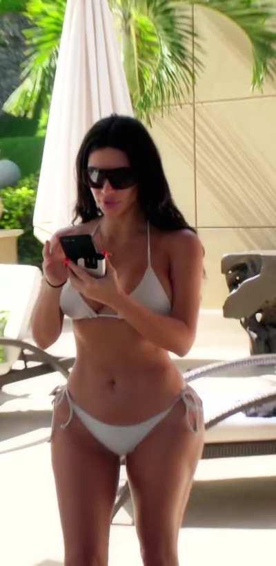 Kim Kardashian (KUWTK S17)