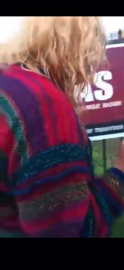 Chick froze her face with duster💨🥶