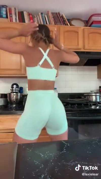 Lexie trying to twerk