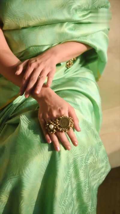 So going Blouseless with Draped in Saree is in fashion now. Flop Cunt Manushi Chinaal Chillar also doing the same here. Fucking Raand is now a Cumslut for Old Producers and Directors who satisfy their Kinks and Fetishes with Miss World's Petite Raand Body