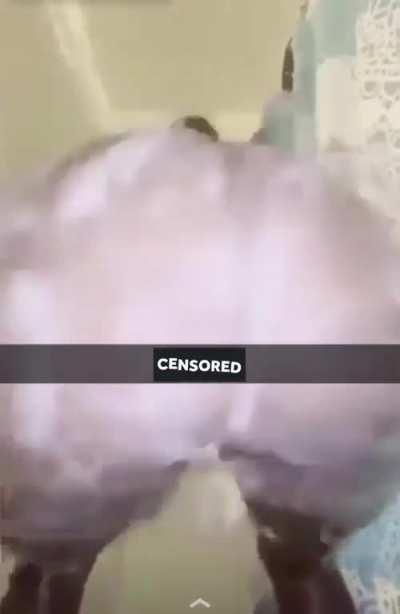 Skinny body Fat ass butt 😳