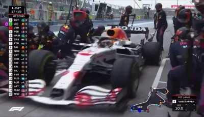 Max’s pit stop and cameraman’s reaction