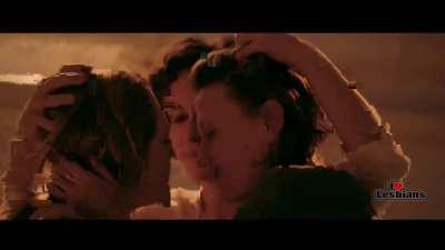 Marie-Lou Sellem & Jella Haase & Lana Cooper (Looping)