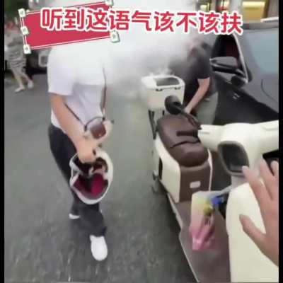 女子骑电动车摔倒，司机去扶却被女子破口大骂！行车记录显示，机动车的确有转向……这算无接触事故么？