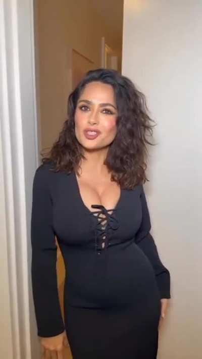 I swear Salma Hayek’s mommy tits just keep getting bigger