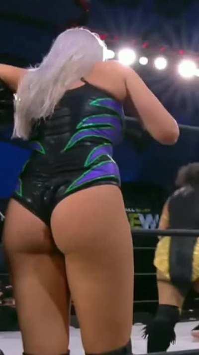 Penelope Ford's singlet has really been up her ass