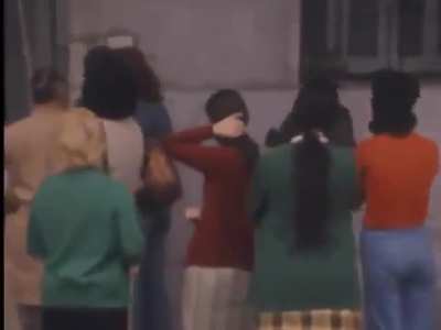 Militares custodiando jardines de infantes y escuelas, año 1974.