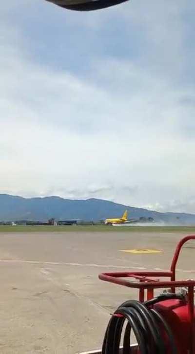 DHL 757-200 goes off runway and splits in half. SJO Costa Rica. 07/04/2022