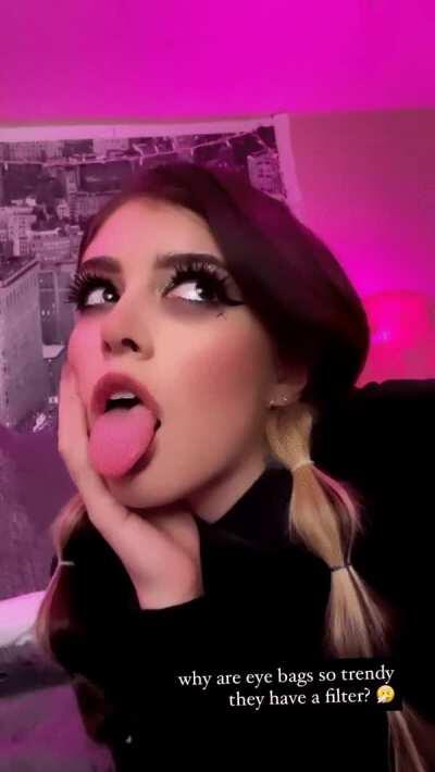 Chrissy Costanza is begging for a good deepthroat