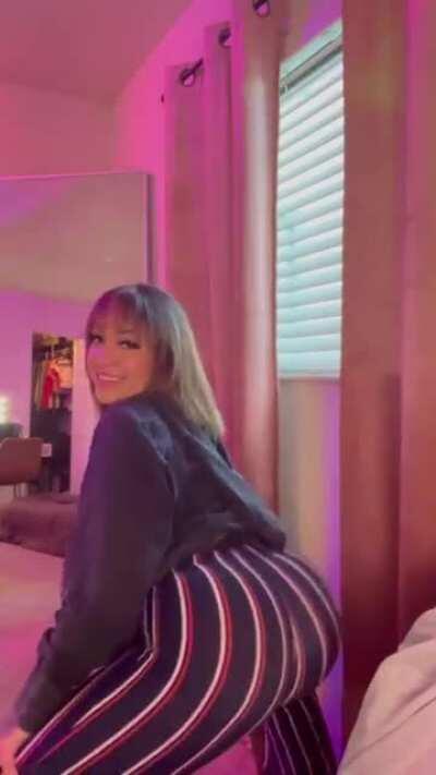 My TikTok with 110k Subscribers got banned, so here's me shaking my booty for you 💗