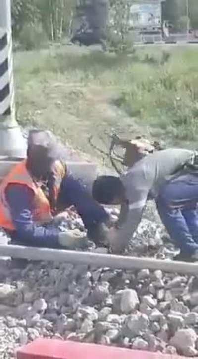 3 guys with a single brain cell between them try desperately to mangle themselves (note: no hard harts in sight)