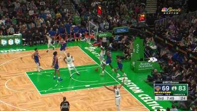 [Highlight] Jaylen Brown flushes the strong Two-handed Jam™ over Mitchell Robinson