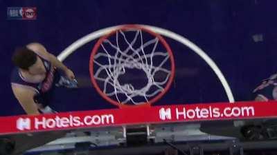 [Highlight] Giannis blocks Milton and runs the break for the slam