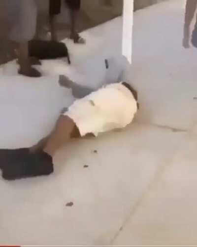 Dude grabs and wraps up his fight quickly