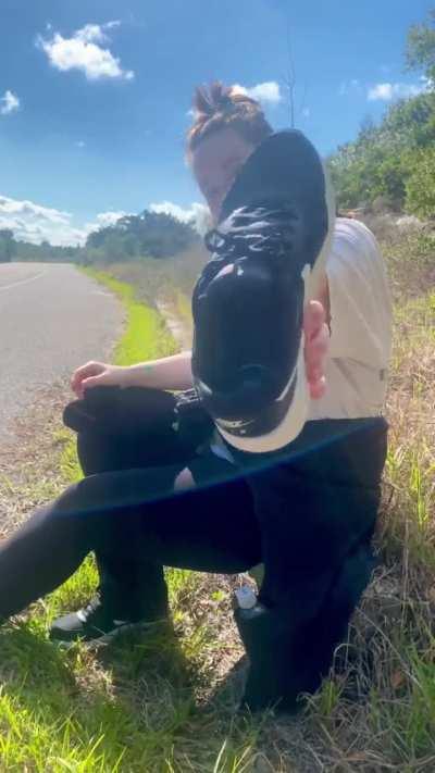 Side of the road stinky feet worship 